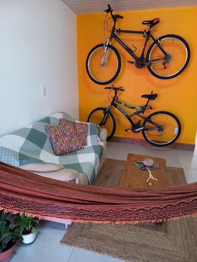 Casinha Aconchegante No Centro De Bonito I Tv, Ar-Condicionado, Bicicletas, Rede, Cozinha E Wi-Fi 20Mbヴィラ エクステリア 写真